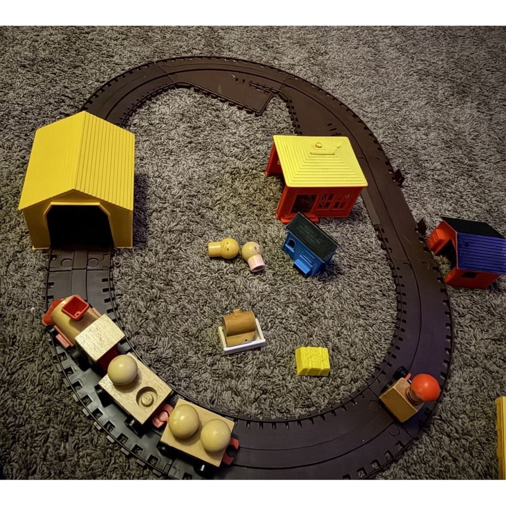 Vintage 1972 Mattel Motor Wooden Train Putt Putt Railroad #8711 Series W/ People